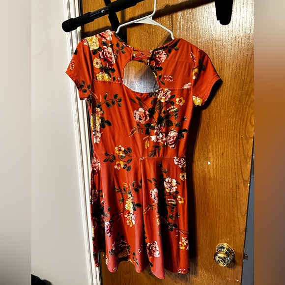 No Boundaries Floral Sundress with Back Cutout Size Small - Picture 3 of 4
